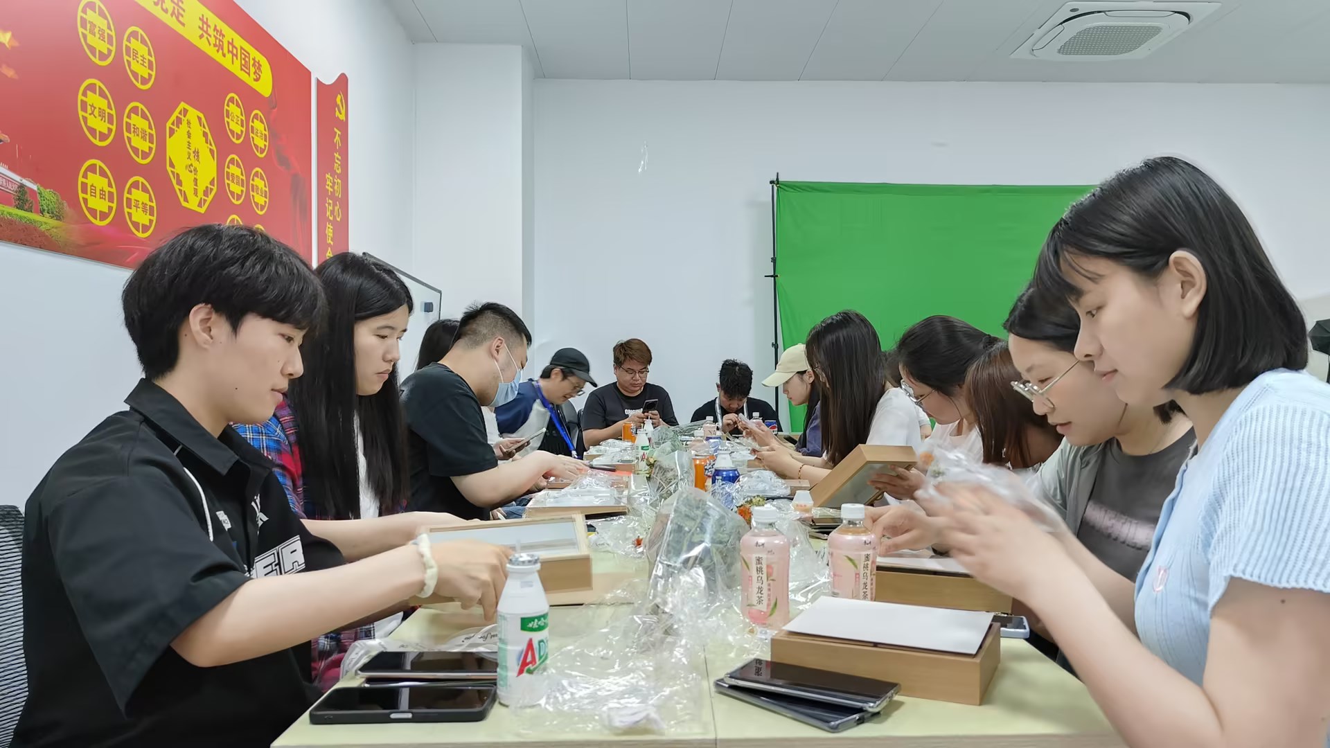武汉专本教育研究院母亲节感恩活动